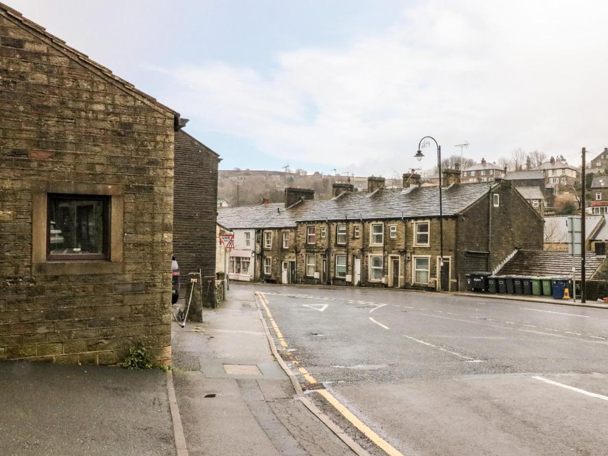Over-under * Holmfirth